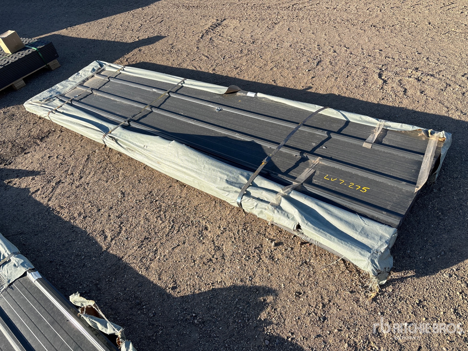 General Appearance with Bild, Ecke vorne links