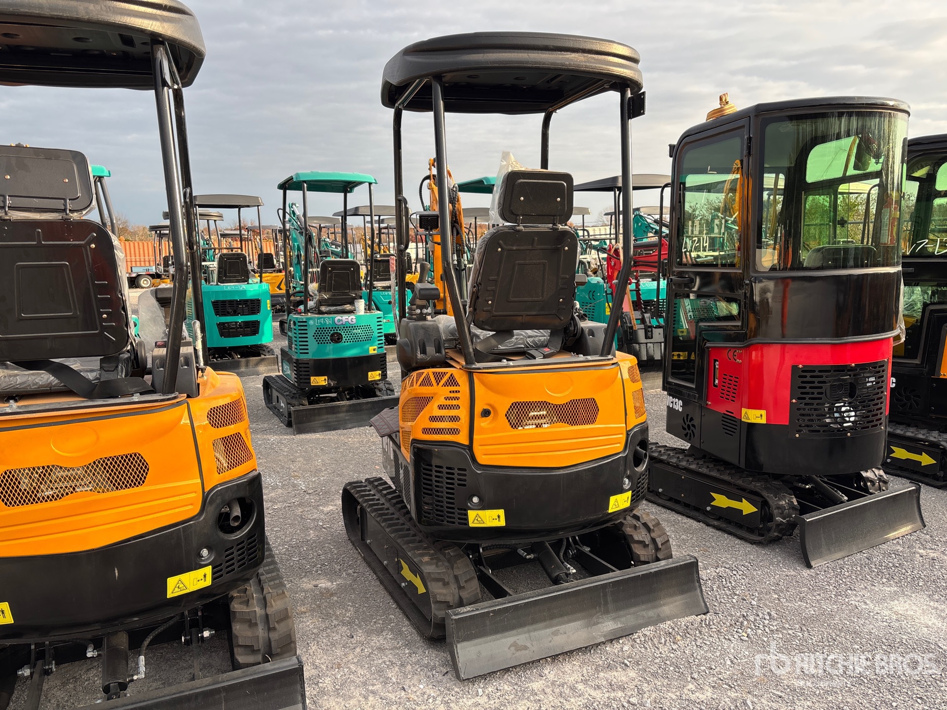 General Appearance with Foto, angolo posteriore sinistro