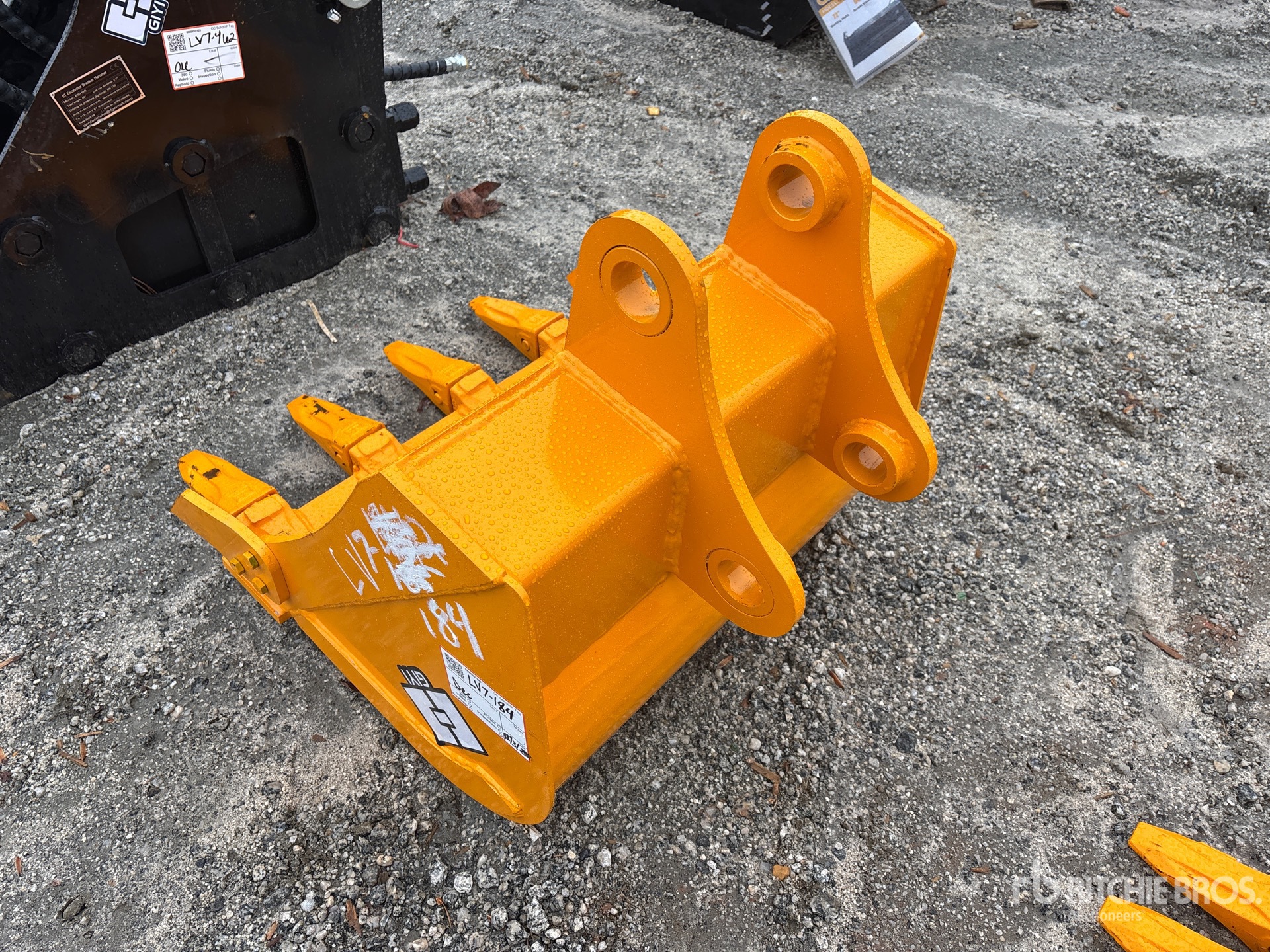 General Appearance with Picture, Left Rear Corner