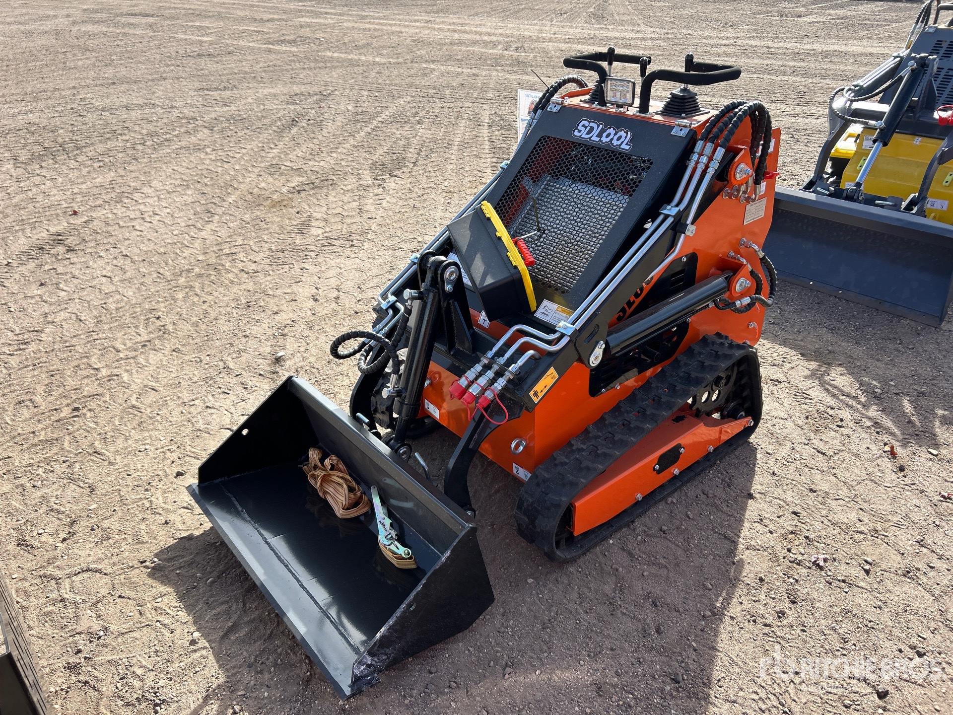 General Appearance with Foto, angolo anteriore sinistro