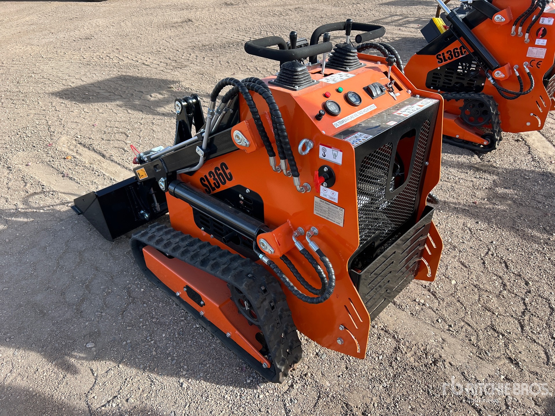 General Appearance with Foto, angolo posteriore sinistro