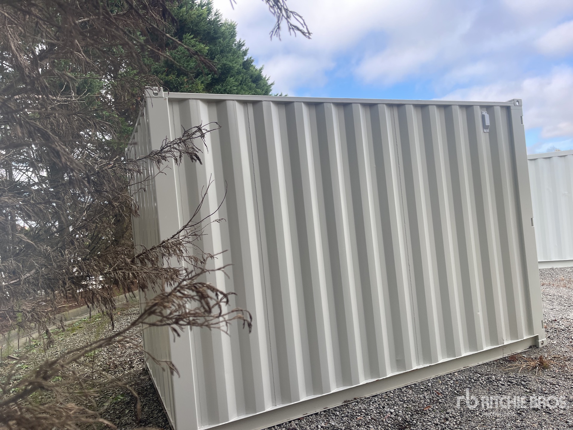 Aspect général with Image, coin arrière droit