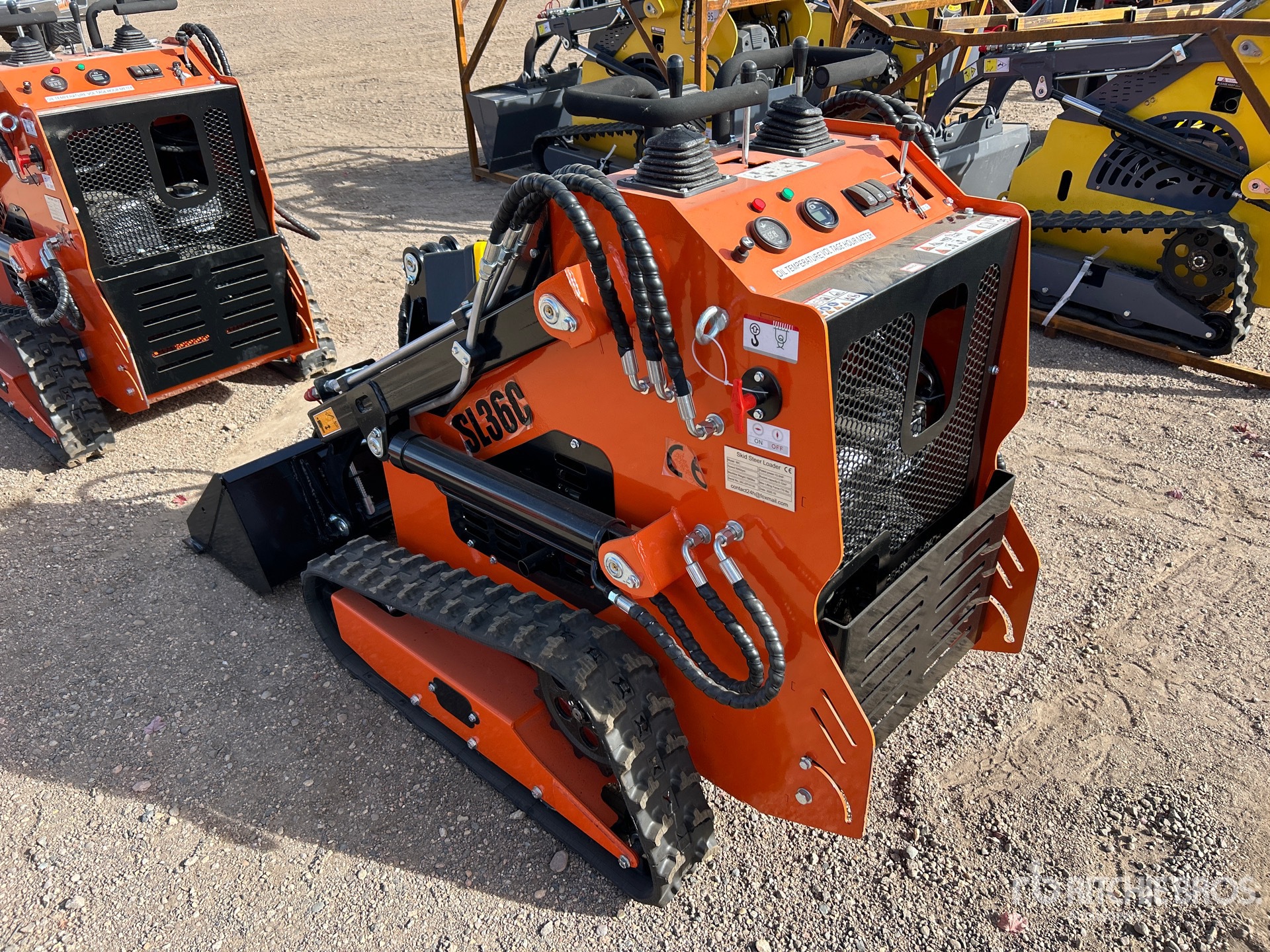 General Appearance with Foto, angolo posteriore sinistro