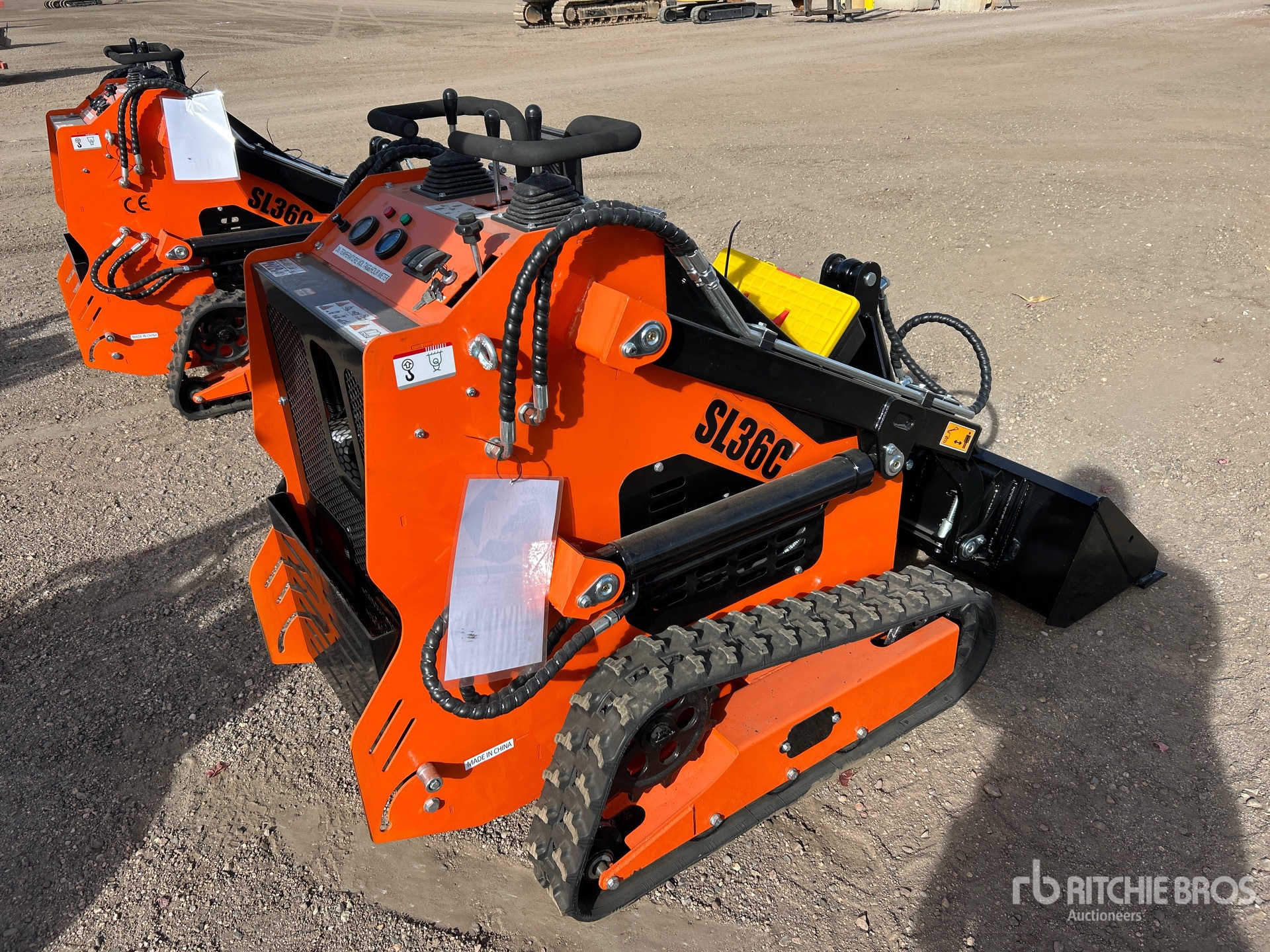 General Appearance with Foto, angolo anteriore sinistro