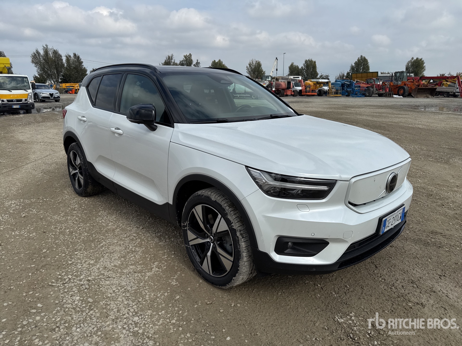 General Appearance with Picture, Right Front Corner