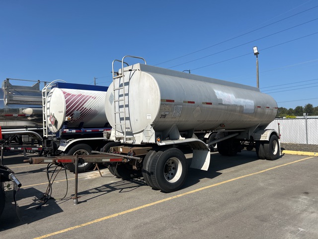 2003 Beall 4400 gal T/A Turntable Tanker Trailer