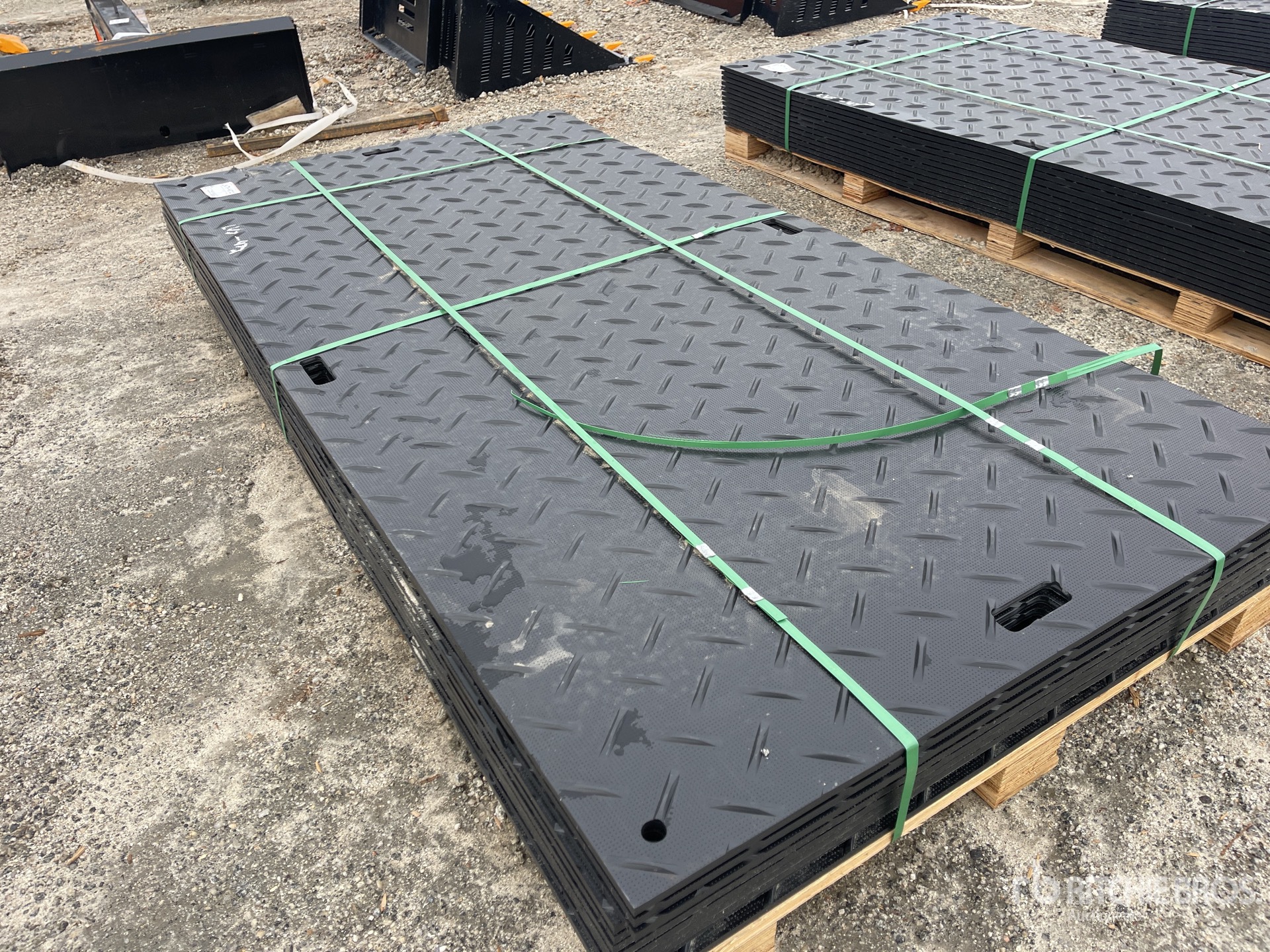 Aspect général with Image, coin arrière droit