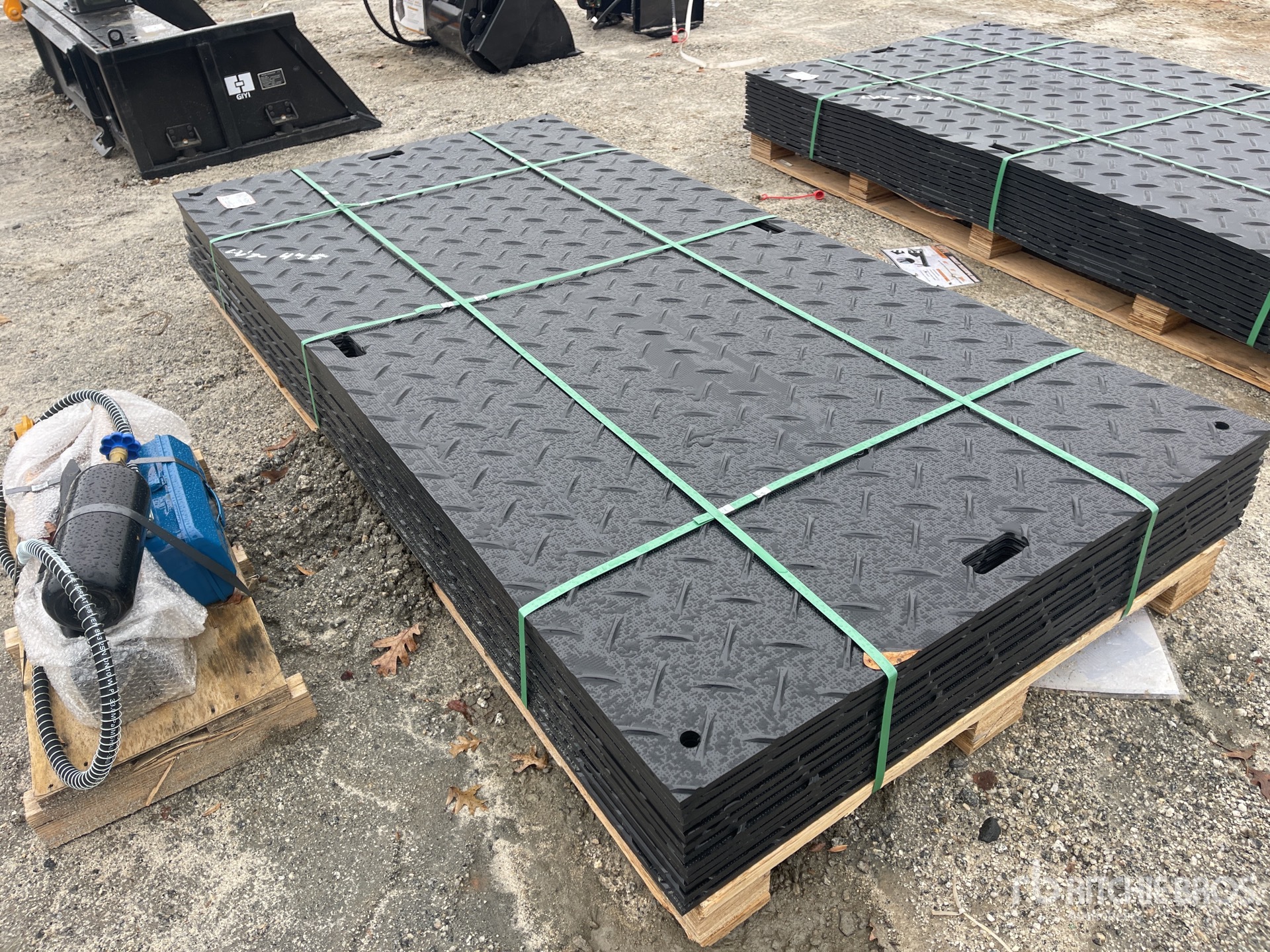 Aspect général with Image, coin arrière droit