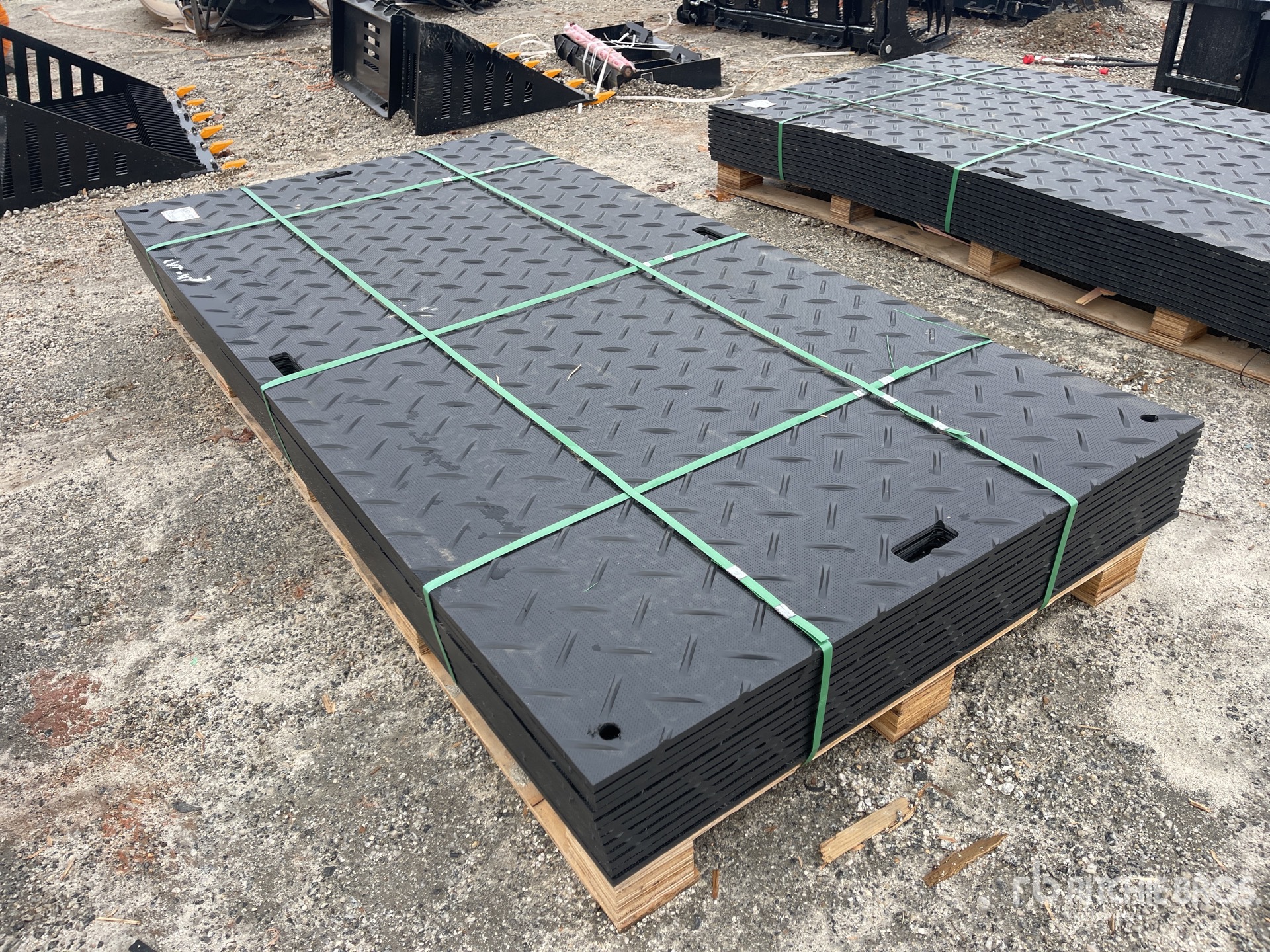 Aspect général with Image, coin arrière droit