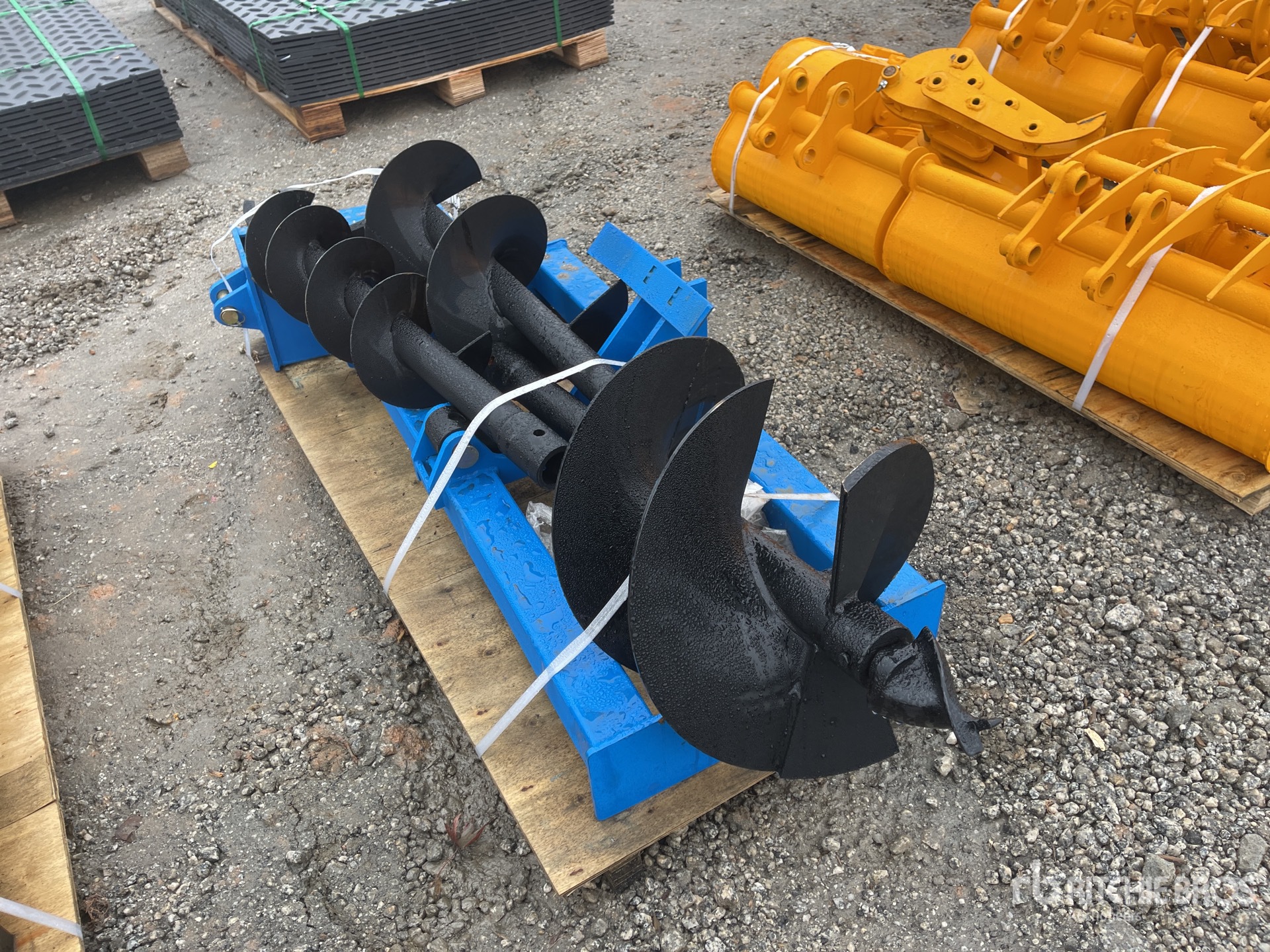 Aspect général with Image, coin arrière droit