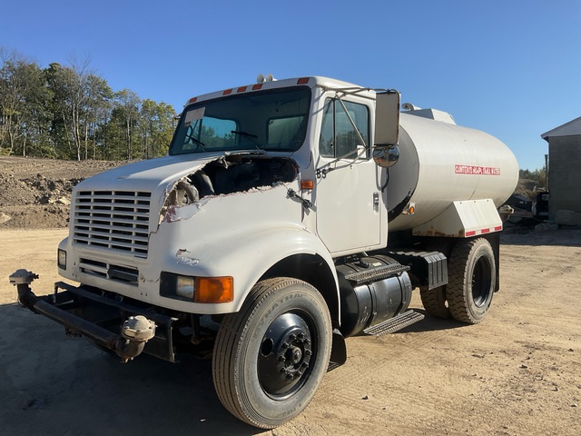 1995 International 8100 4x2 2500 gal 4x2 Water Truck