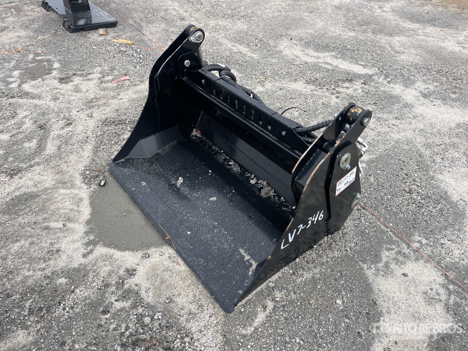 General Appearance with Foto, angolo anteriore sinistro