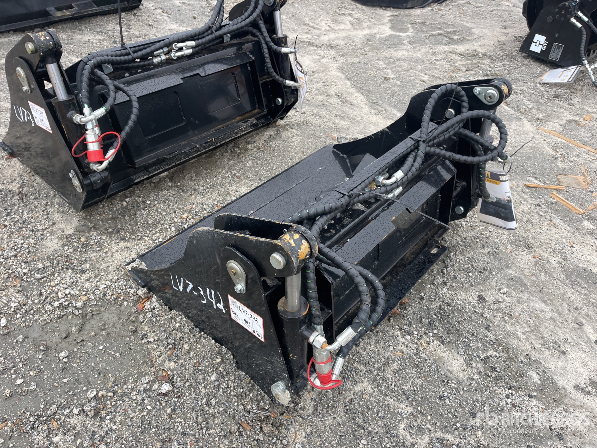 General Appearance with Foto, angolo posteriore sinistro