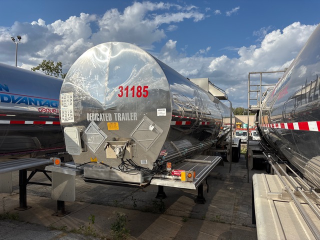 1984 Fruehauf MC307SS 7000 gal T/A Tanker Trailer