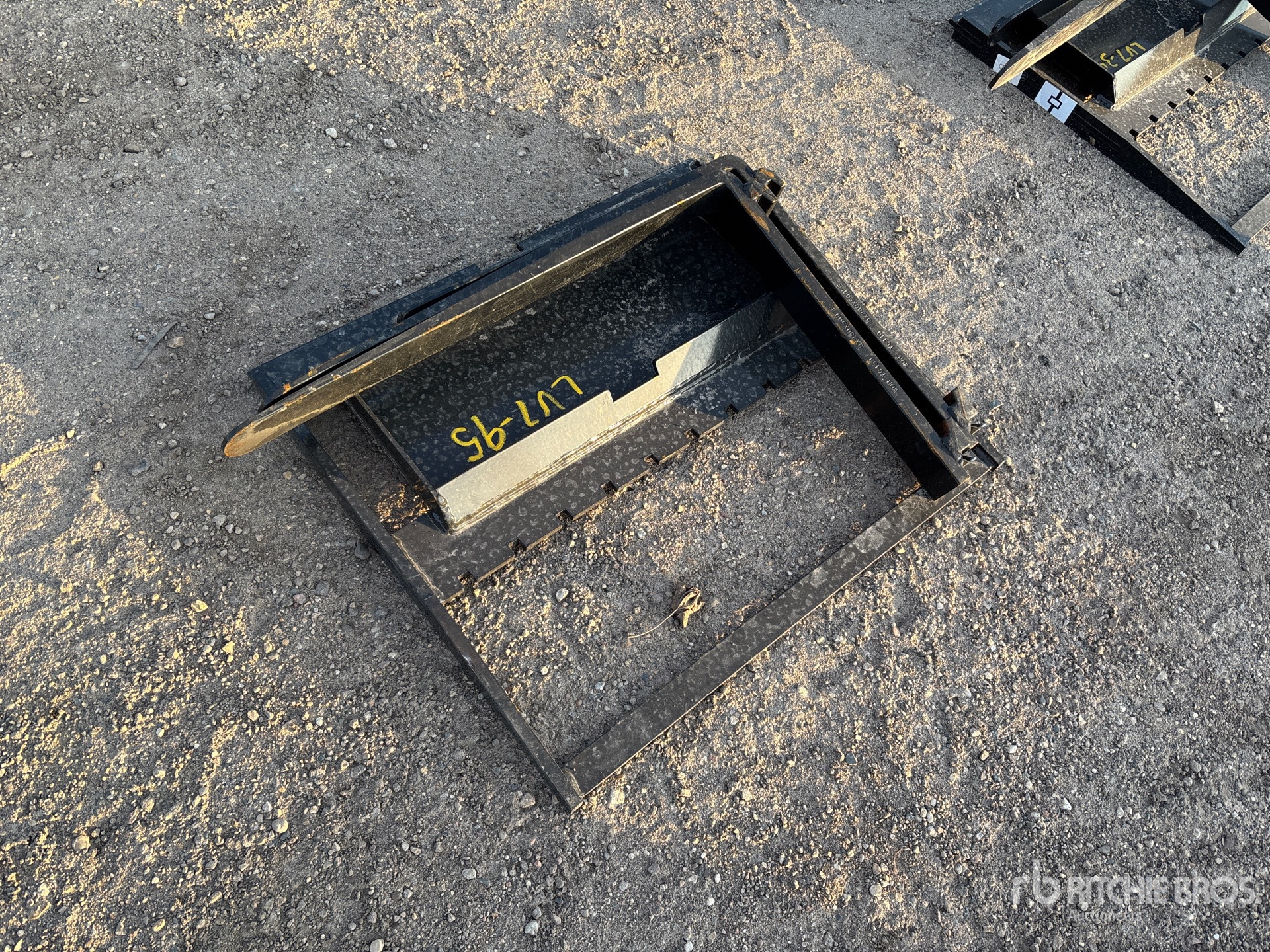 General Appearance with Foto, angolo posteriore sinistro