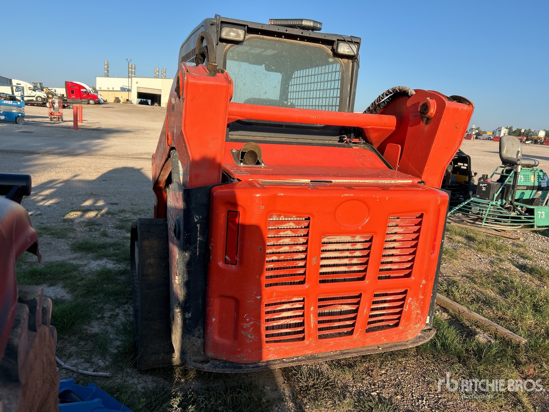 MINI CARGADOR SOBRE ORUGAS 2022 KUBOTA SVL752