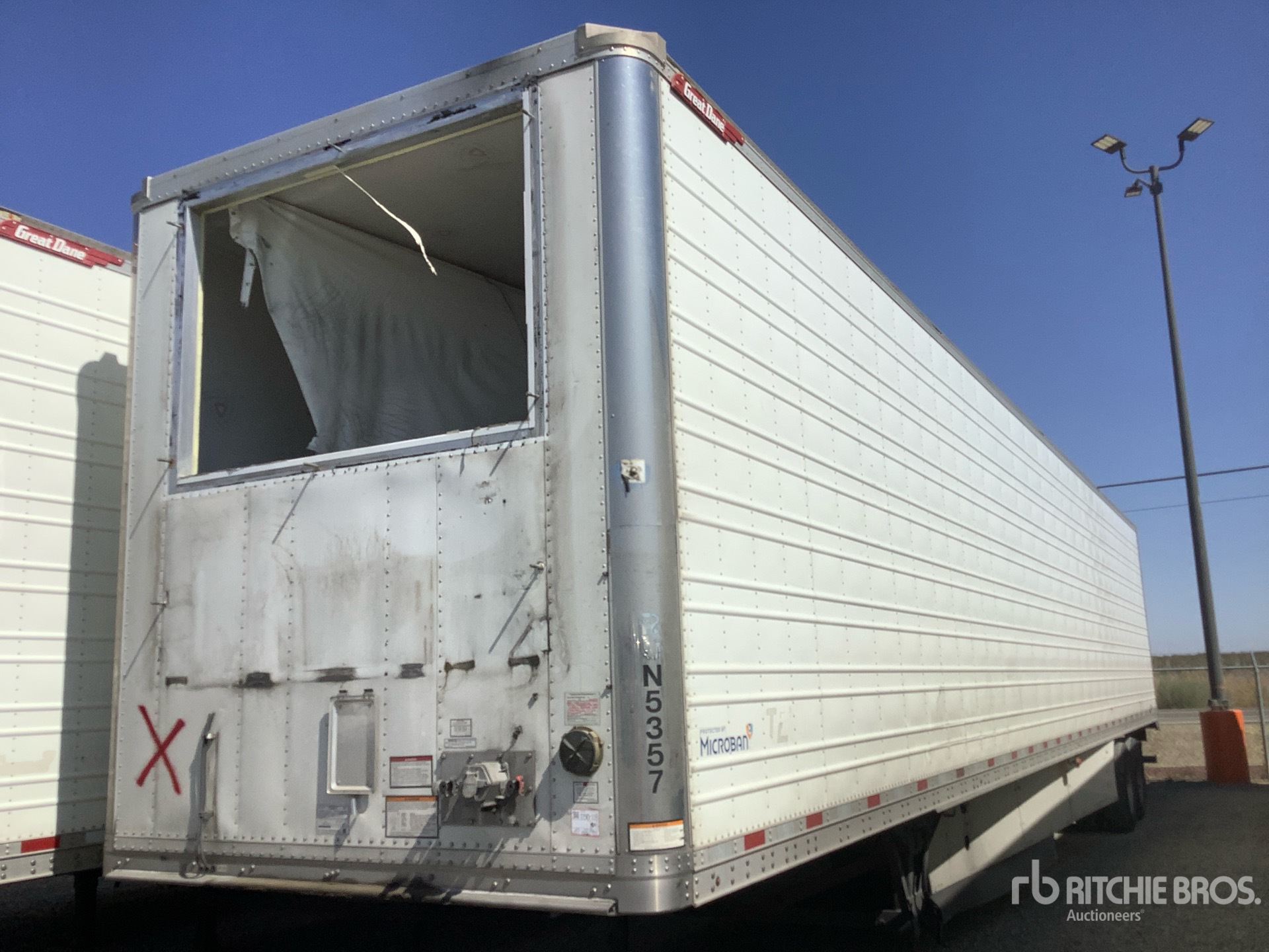 General Appearance with Bild, Ecke vorne links