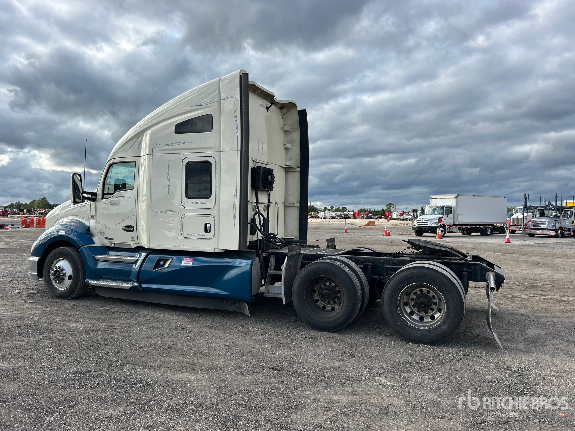 General Appearance with Picture, Left Rear Corner