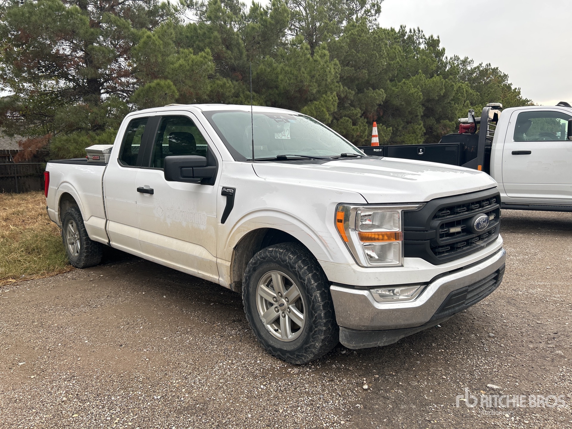 General Appearance with Picture, Right Front Corner