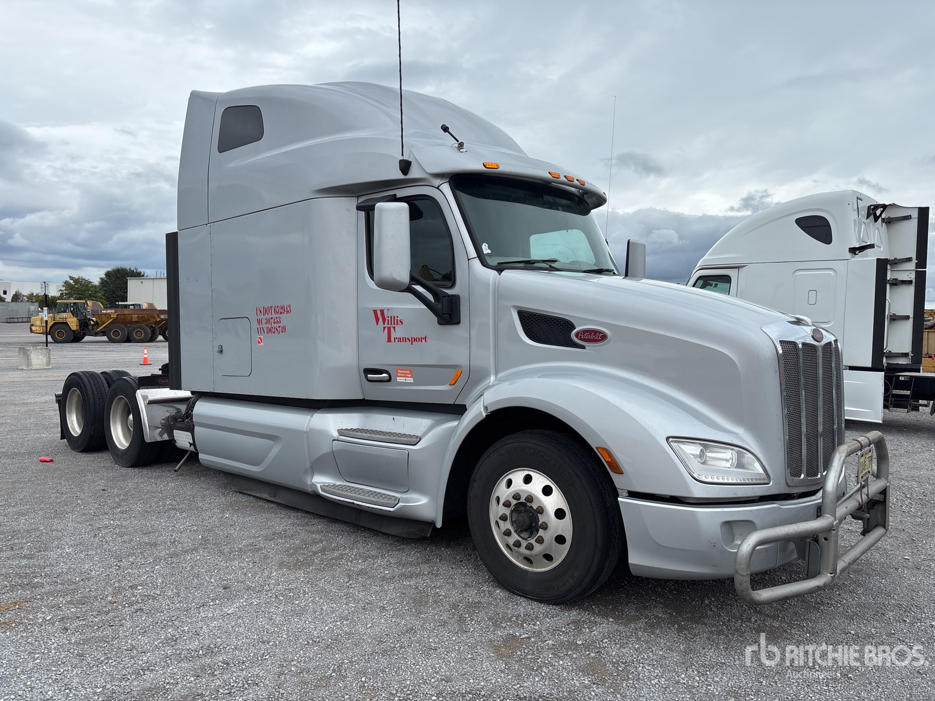 General Appearance with Picture, Right Front Corner