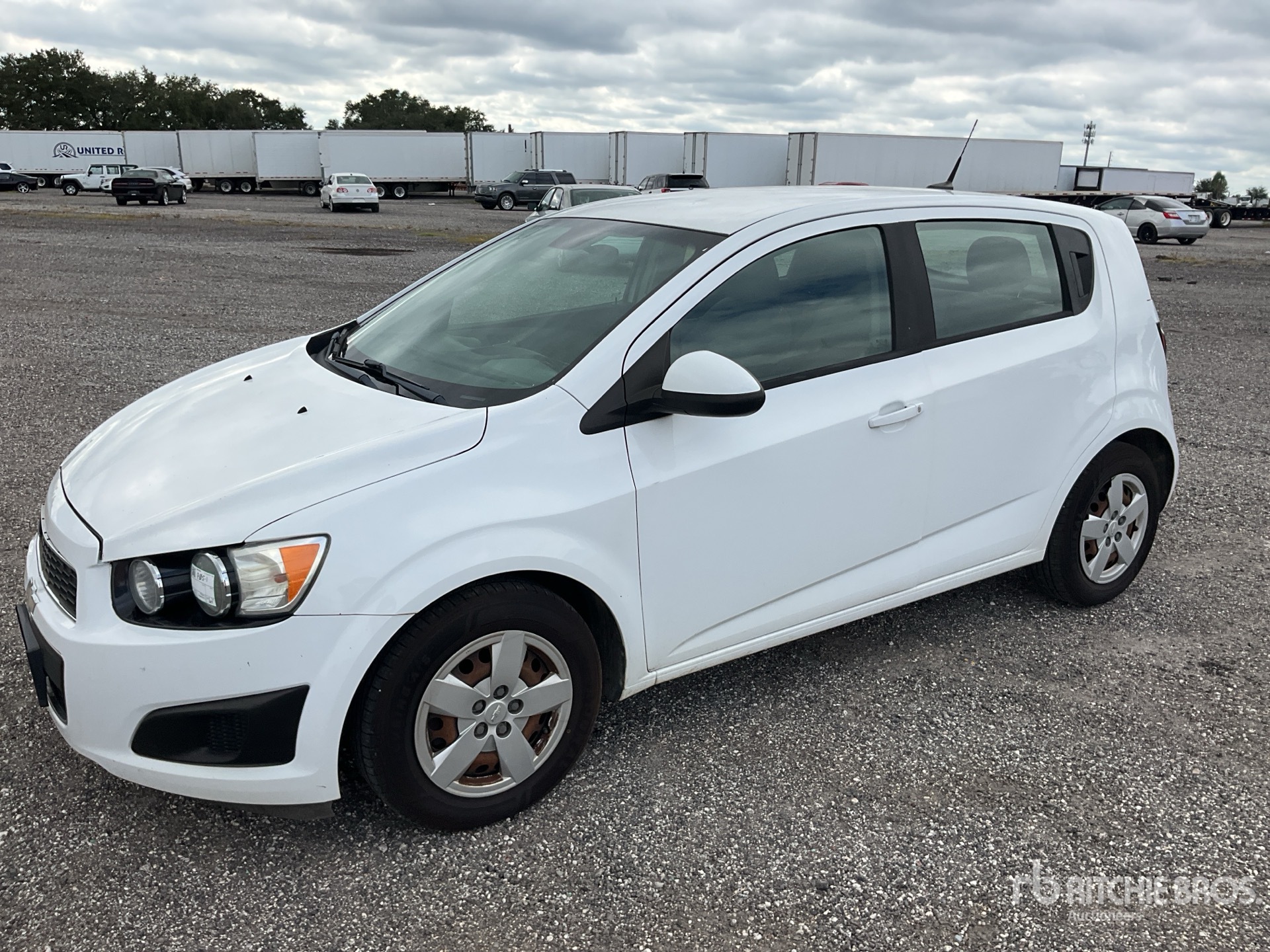 General Appearance with Picture, Left Front Corner