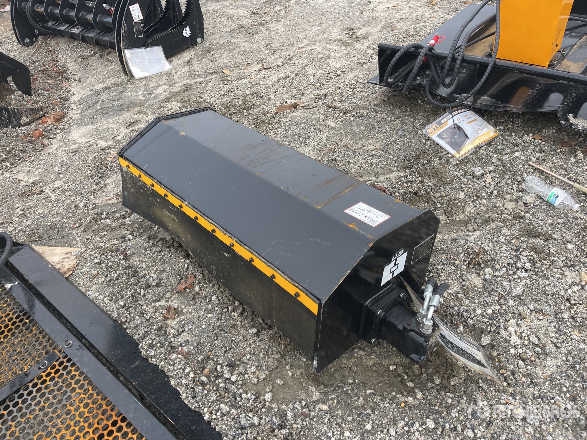 General Appearance with Image, coin avant gauche