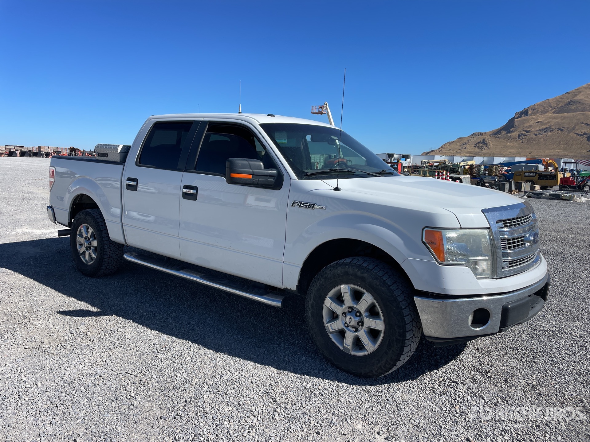 General Appearance with Picture, Right Front Corner