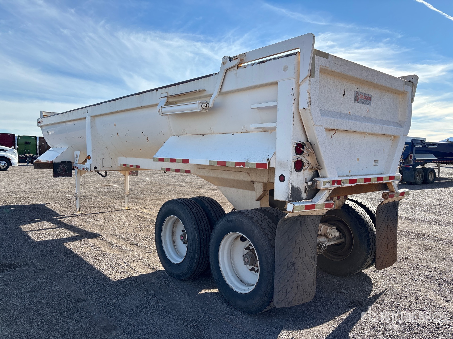 General Appearance with Foto, angolo posteriore sinistro