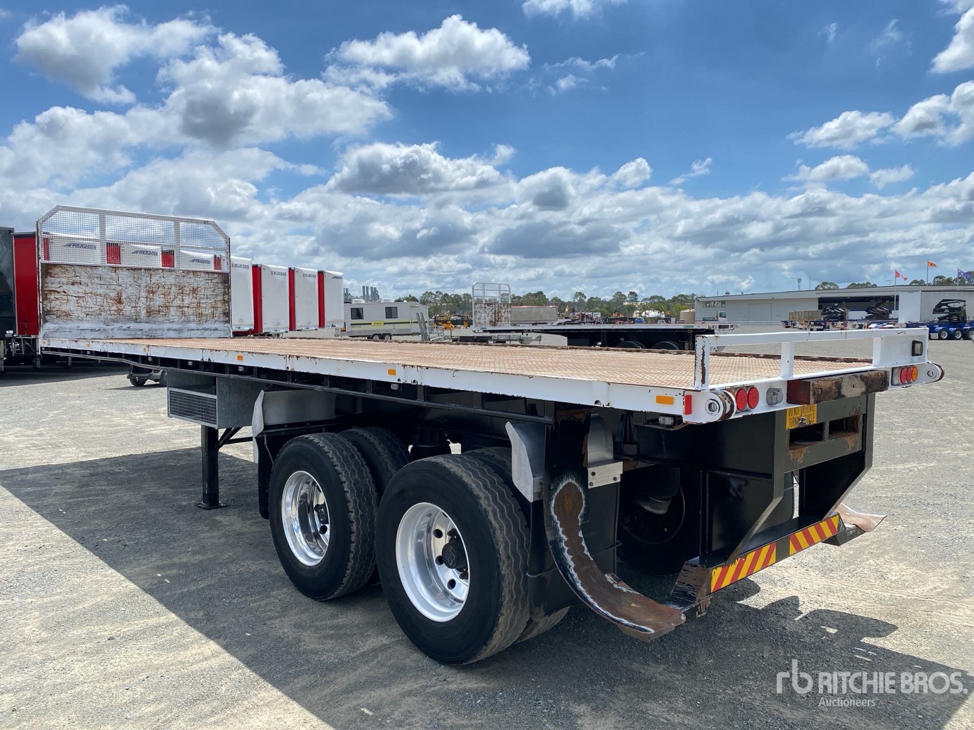 General Appearance with Foto, angolo anteriore sinistro