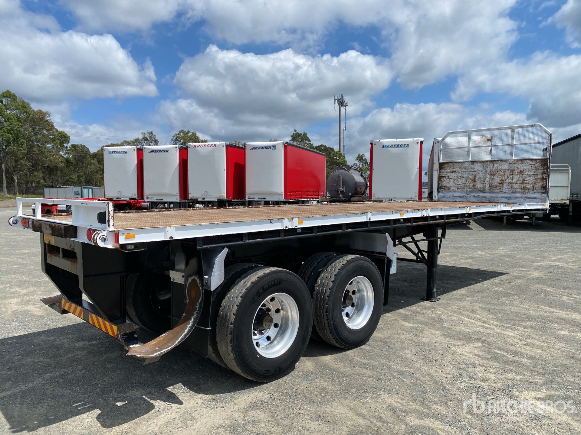 General Appearance with Foto, angolo posteriore sinistro