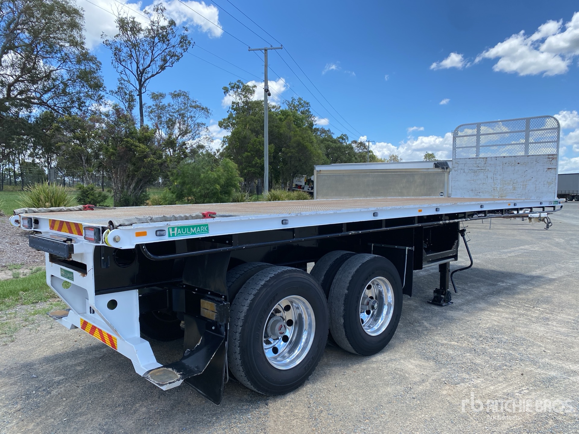 General Appearance with Foto, angolo posteriore sinistro