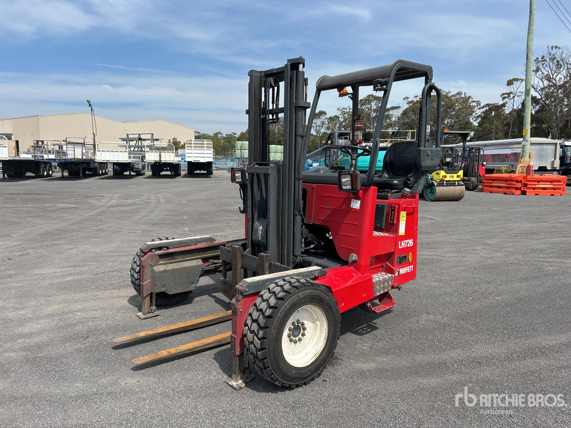 General Appearance with Bild, Ecke vorne links