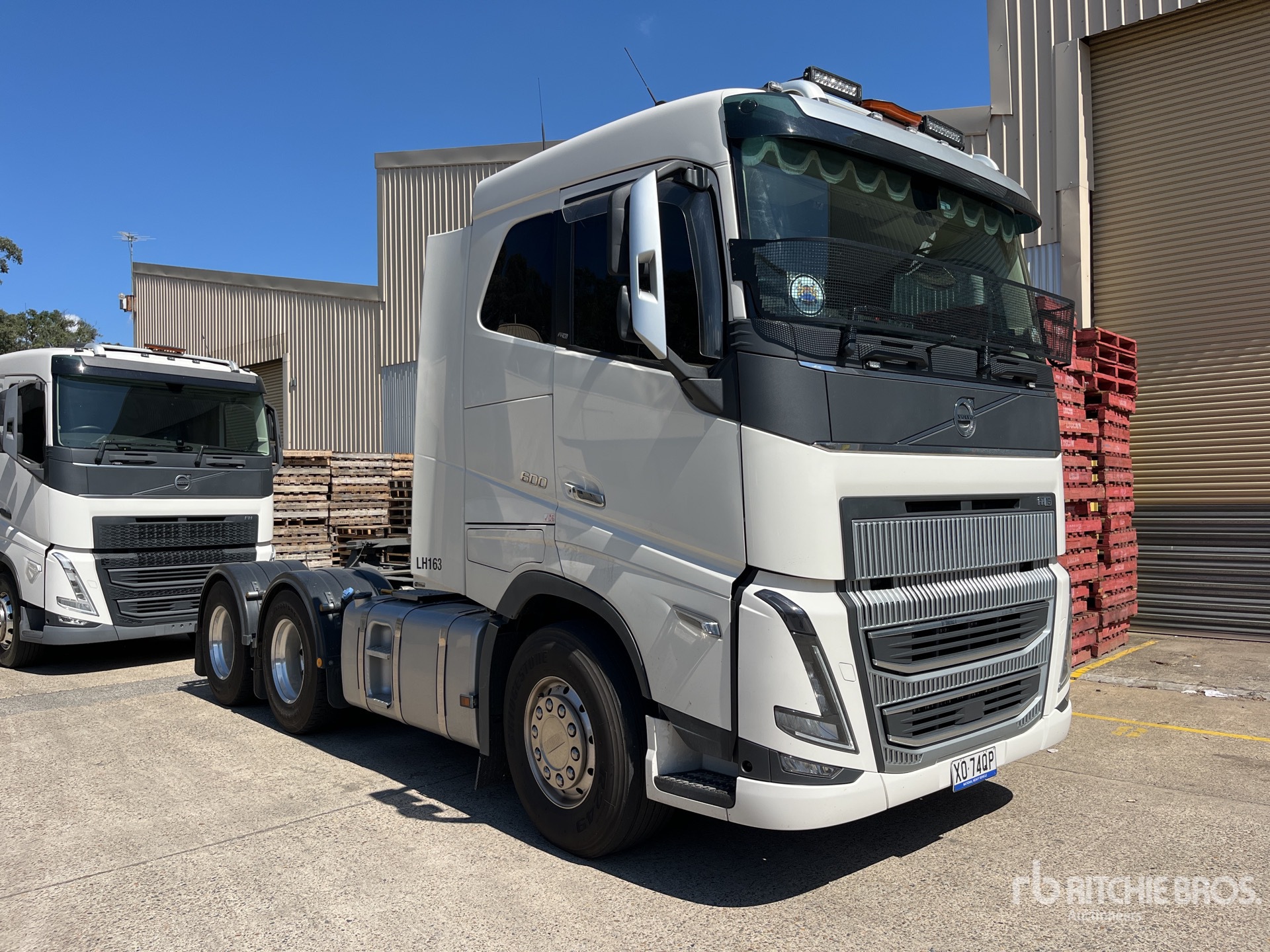 General Appearance with Picture, Left Front Corner