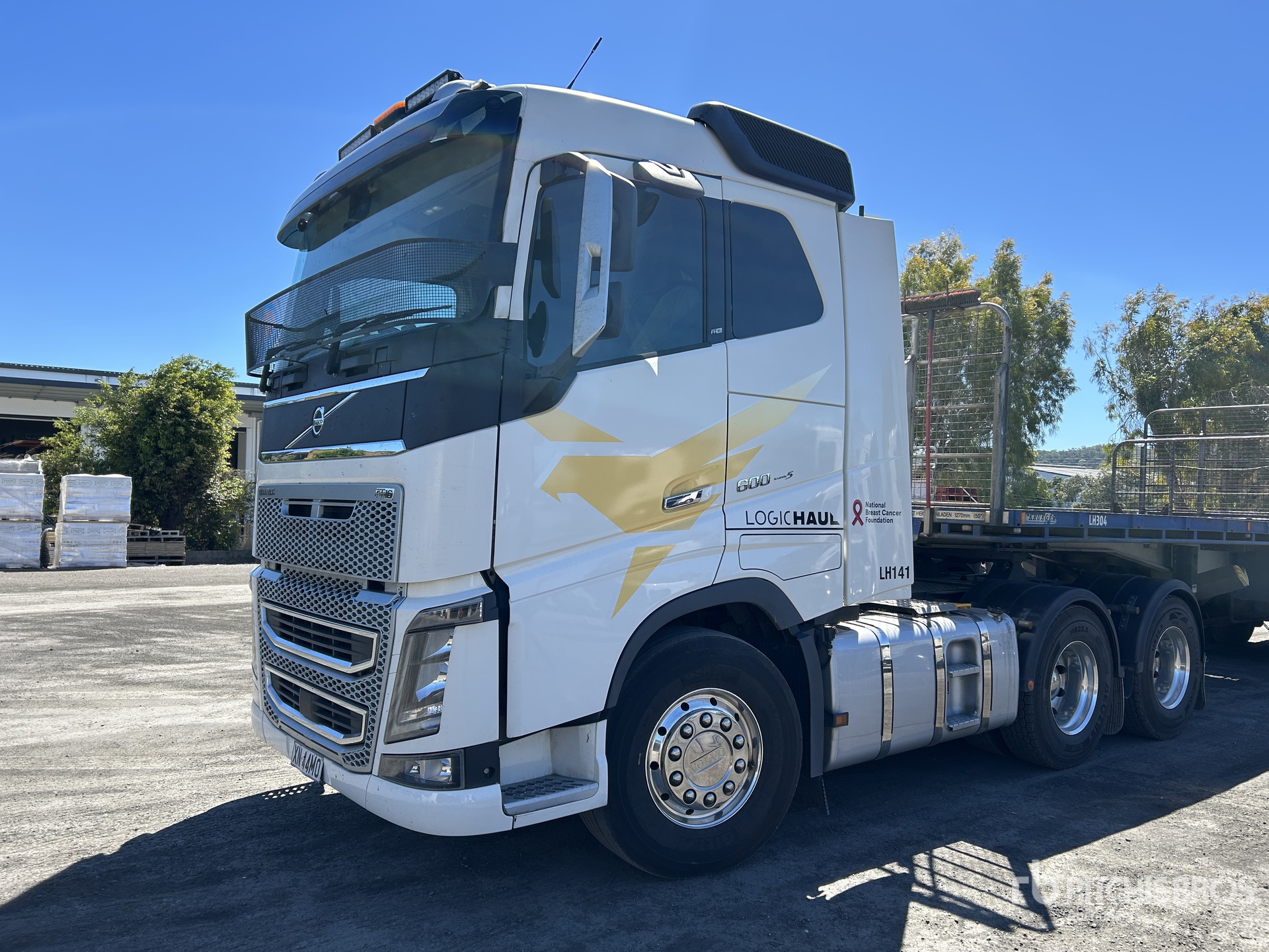 General Appearance with Picture, Right Front Corner