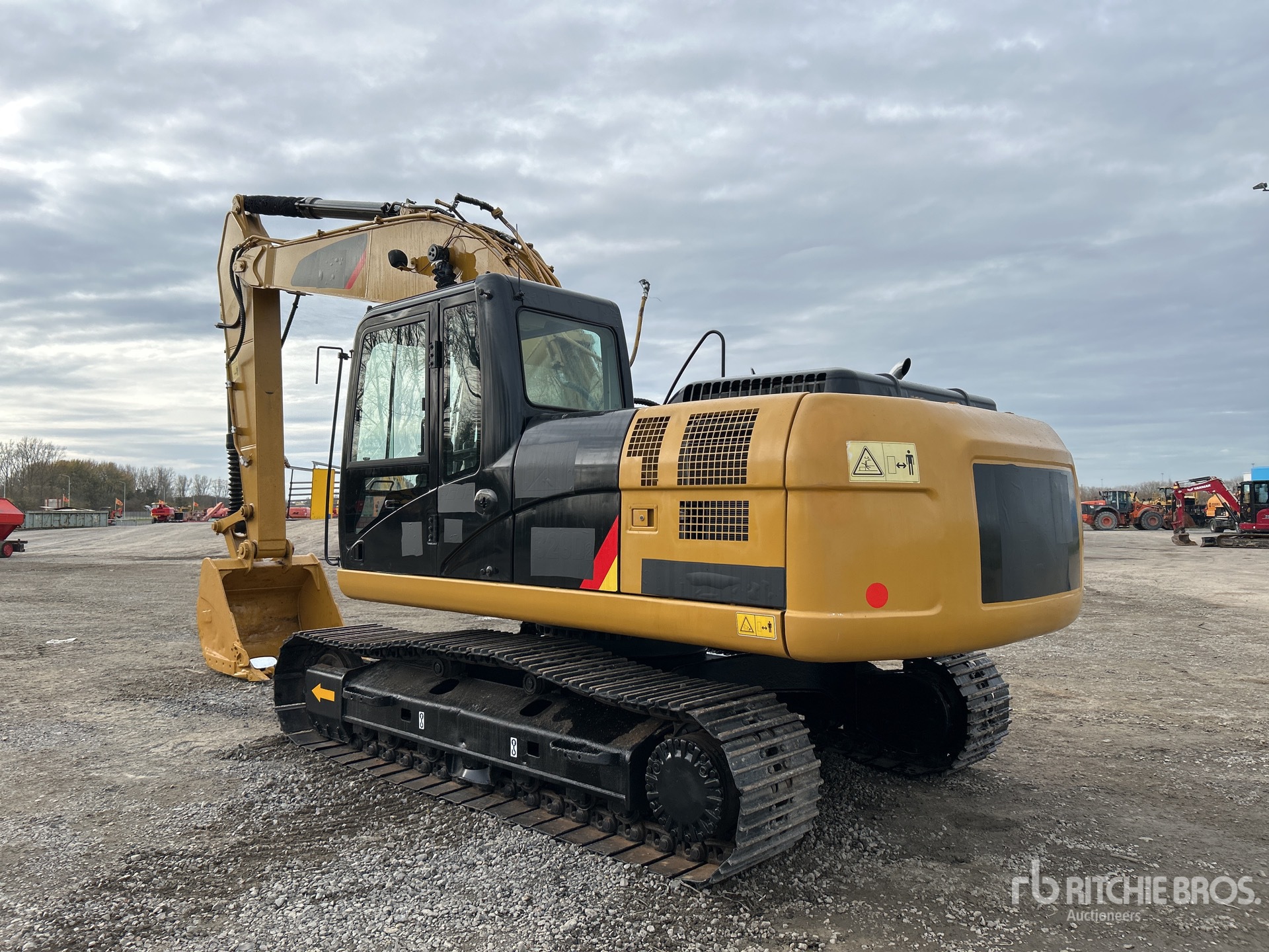 General Appearance with Foto, angolo posteriore sinistro