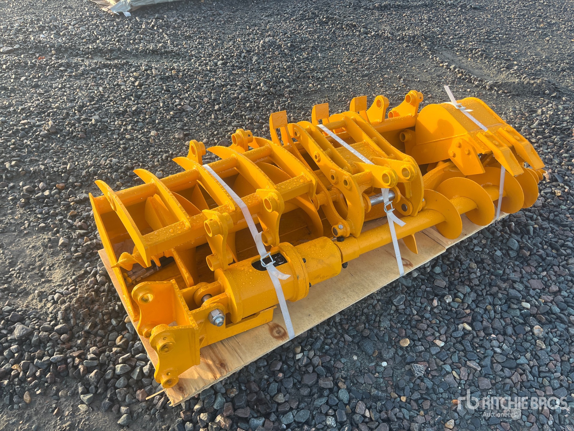 General Appearance with Bild, Ecke hinten rechts