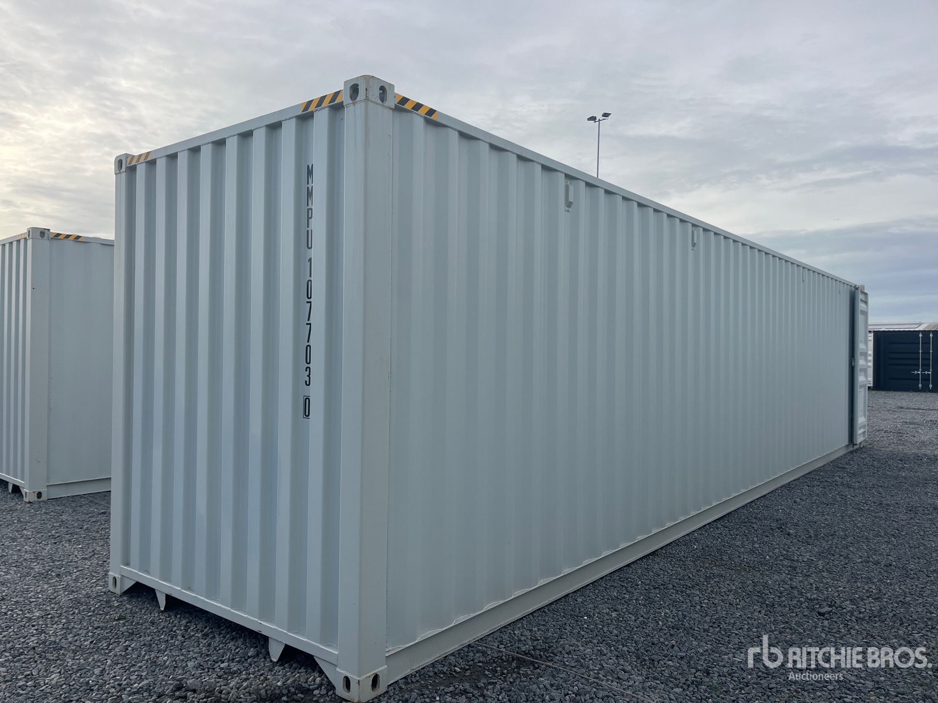 Aspect général with Image, coin arrière droit