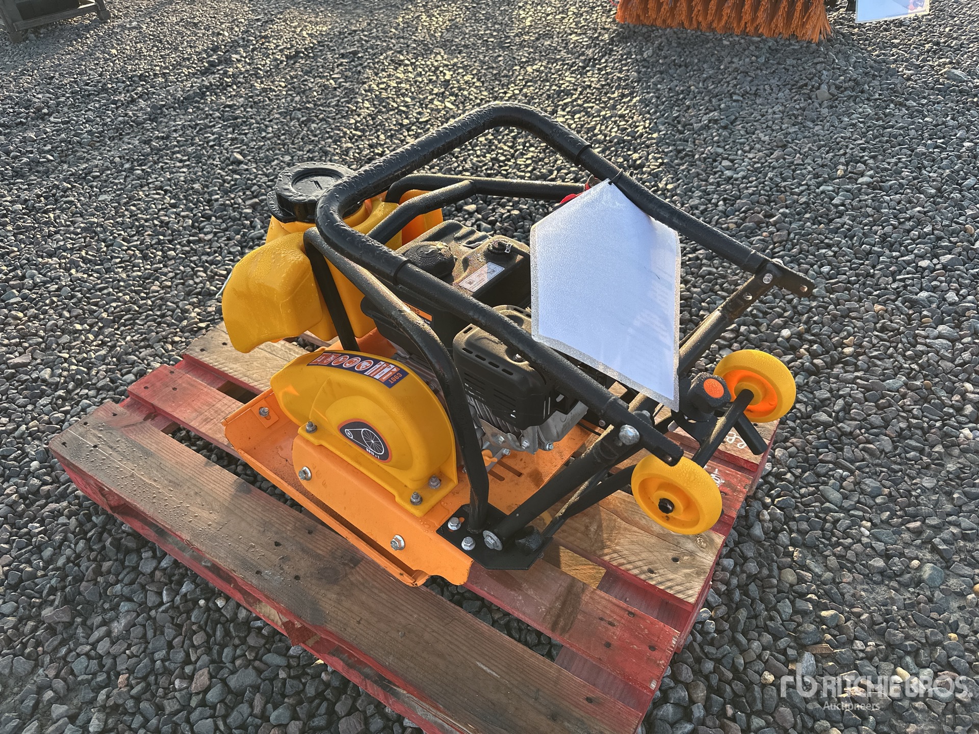 General Appearance with Bild, Ecke hinten links