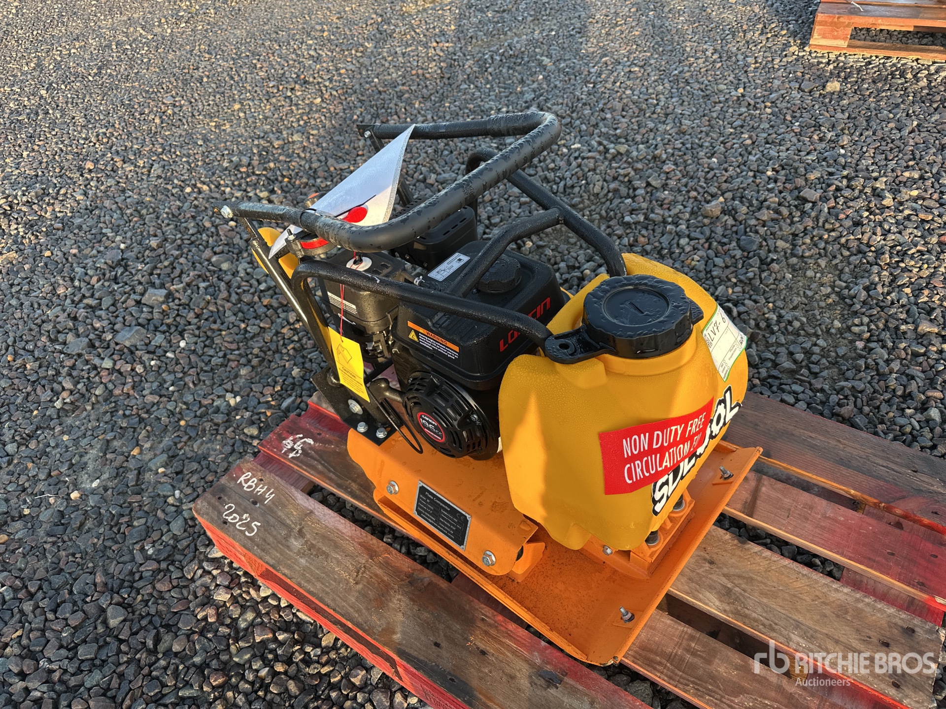 General Appearance with Bild, Ecke vorne rechts