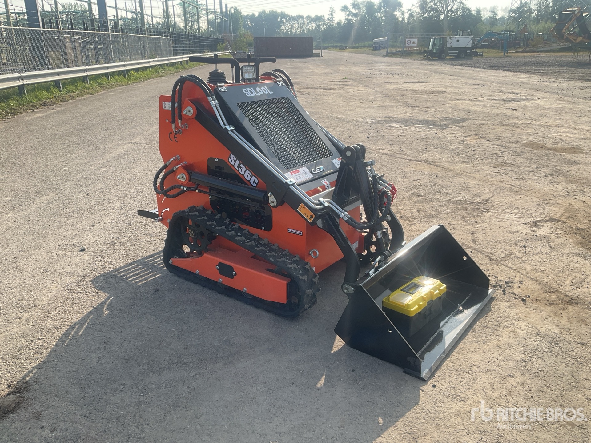 General Appearance with Picture, Right Front Corner