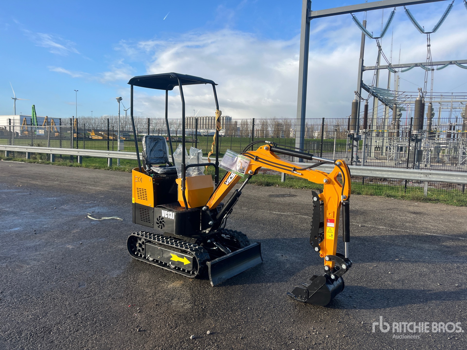 General Appearance with Picture, Right Front Corner