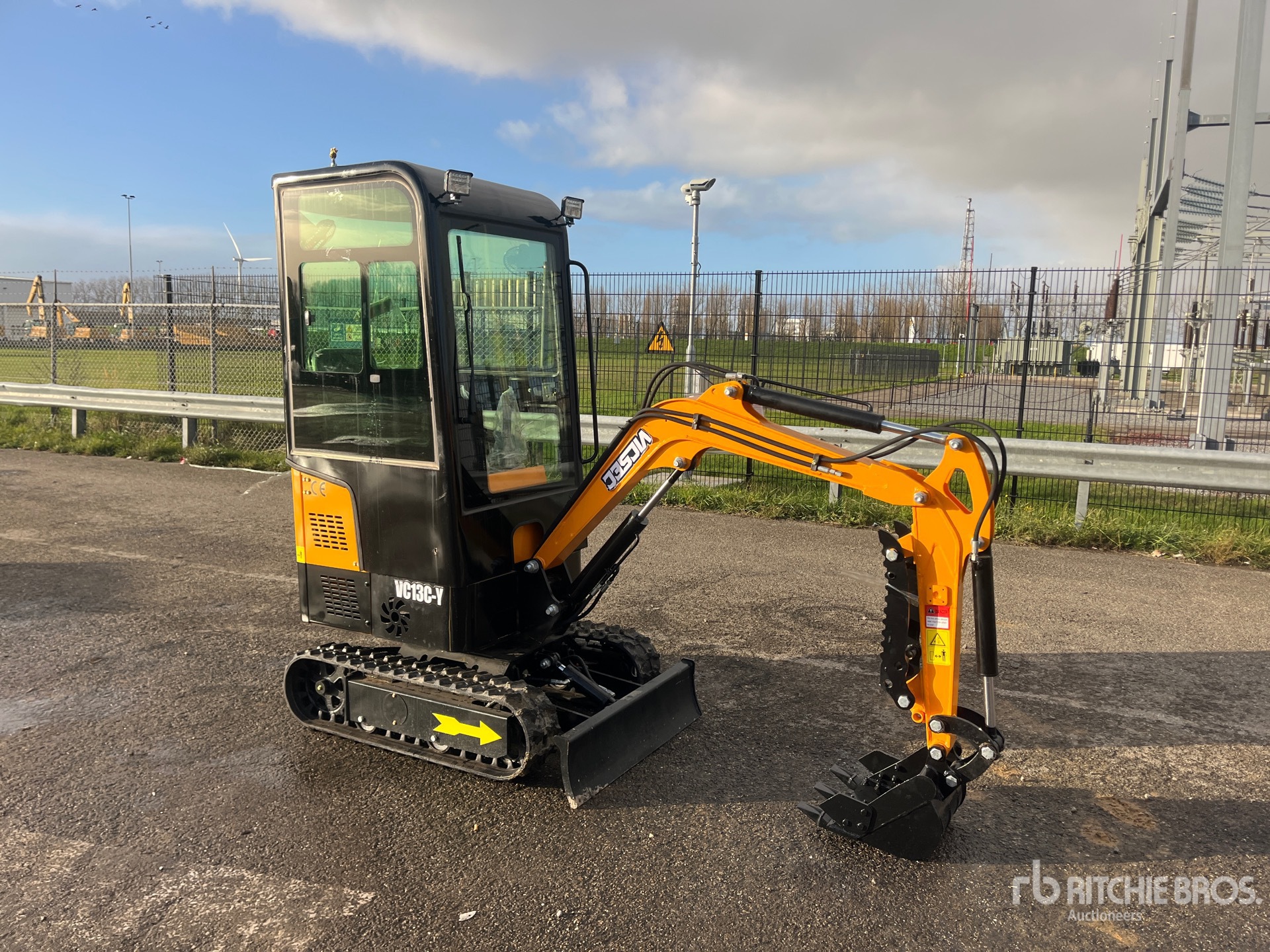 General Appearance with Picture, Right Front Corner