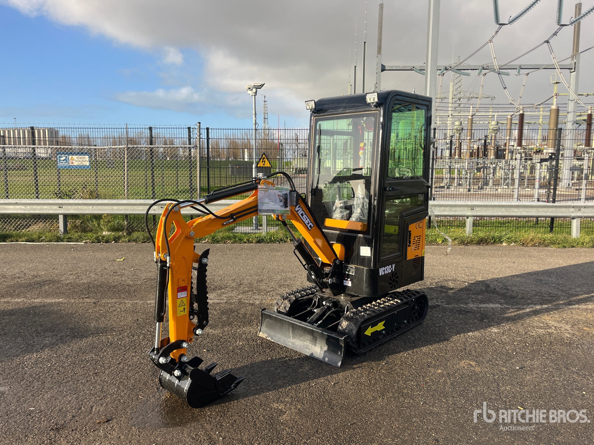 General Appearance with Picture, Left Front Corner