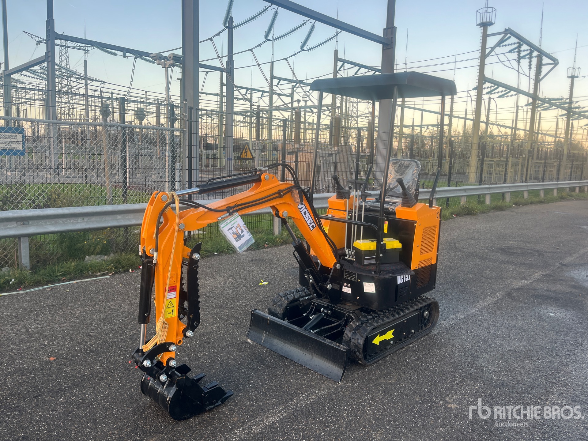 General Appearance with Picture, Left Front Corner