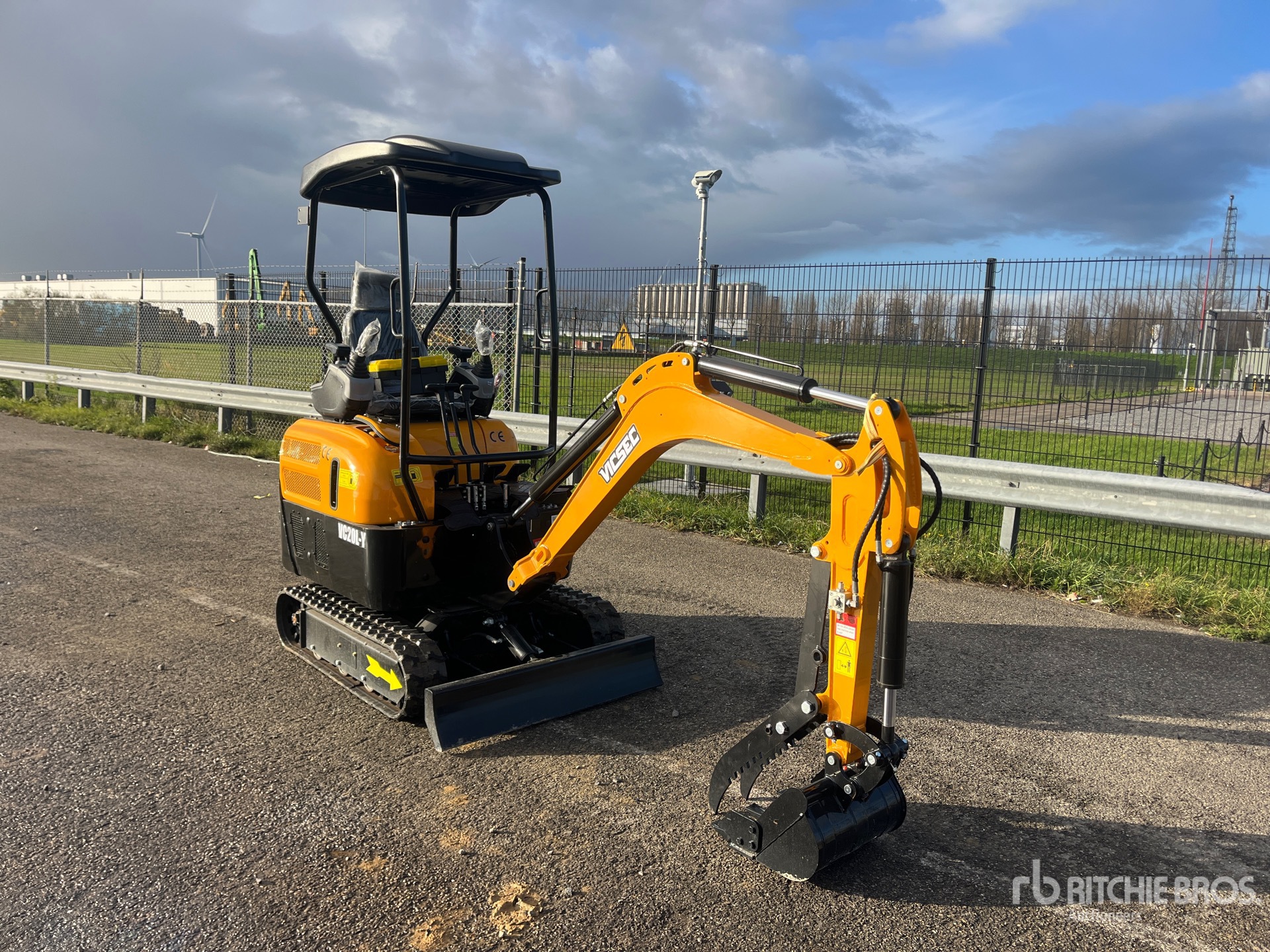 General Appearance with Picture, Right Front Corner