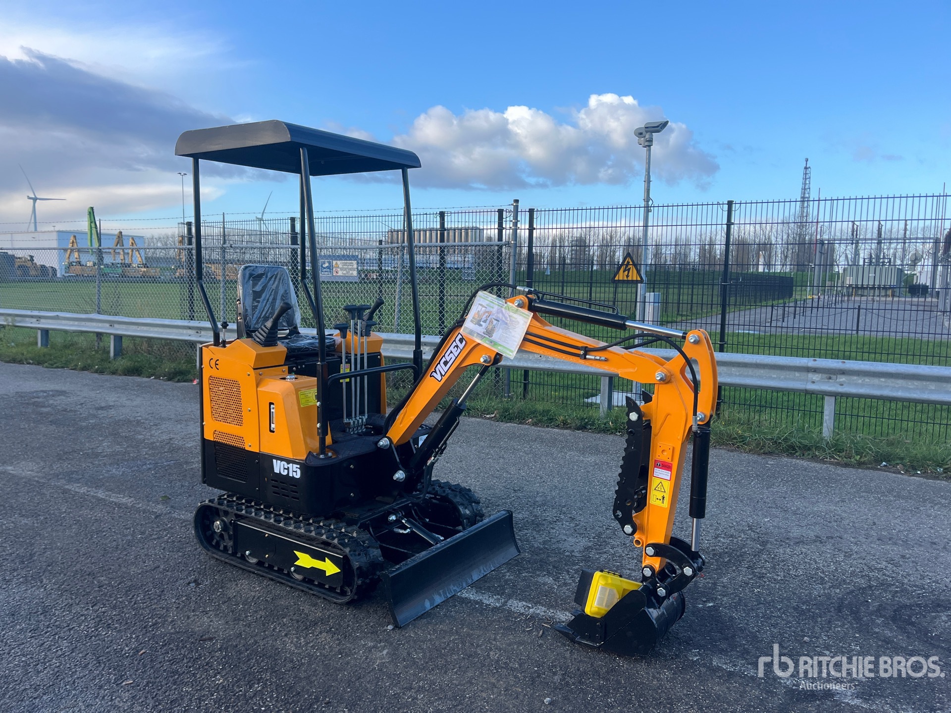 General Appearance with Picture, Right Front Corner