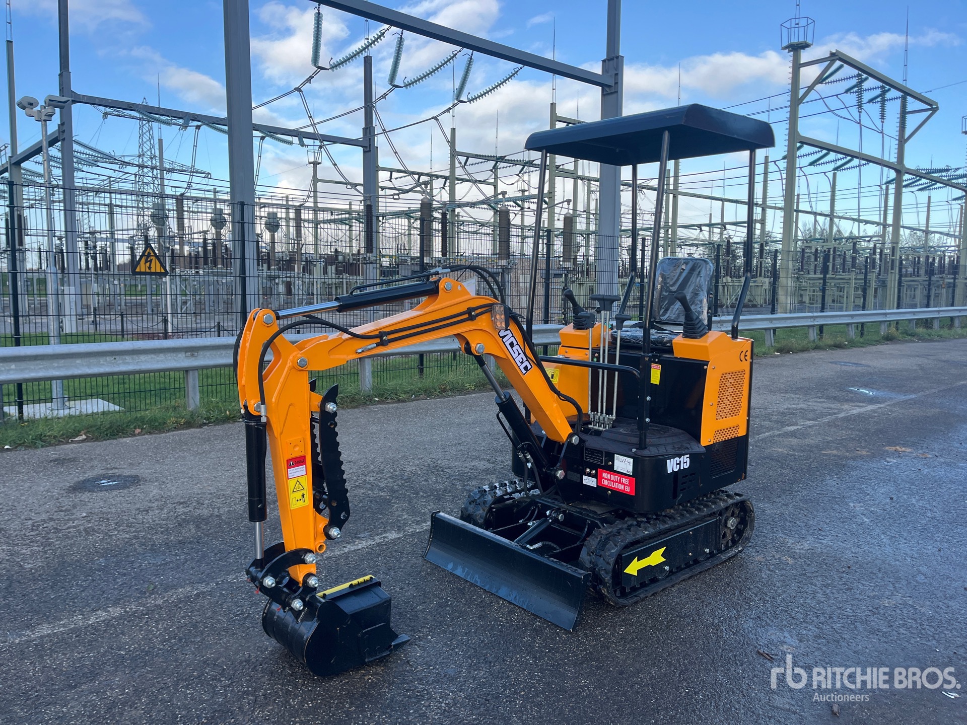 General Appearance with Picture, Left Front Corner