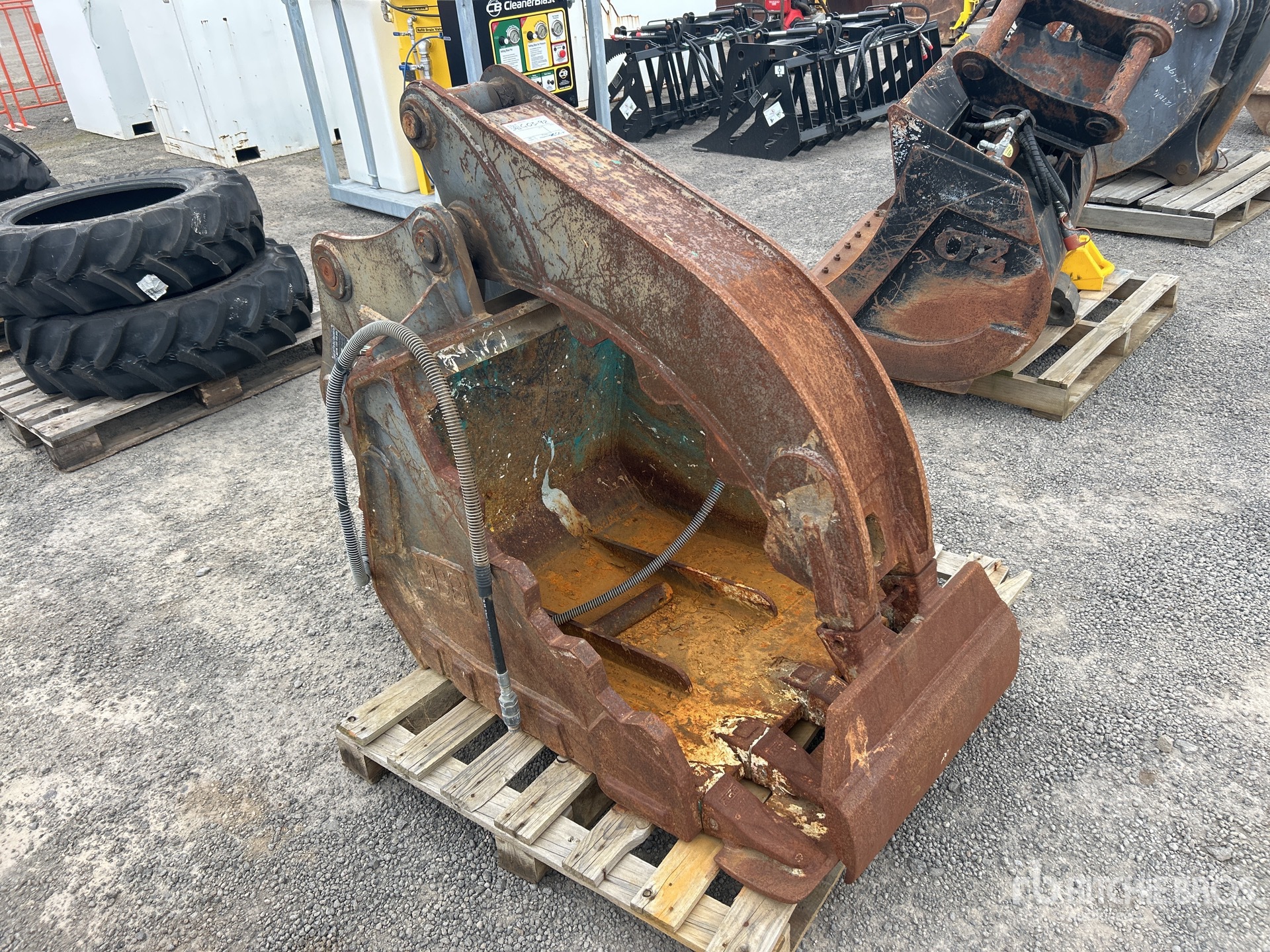 General Appearance with Picture, Right Front Corner