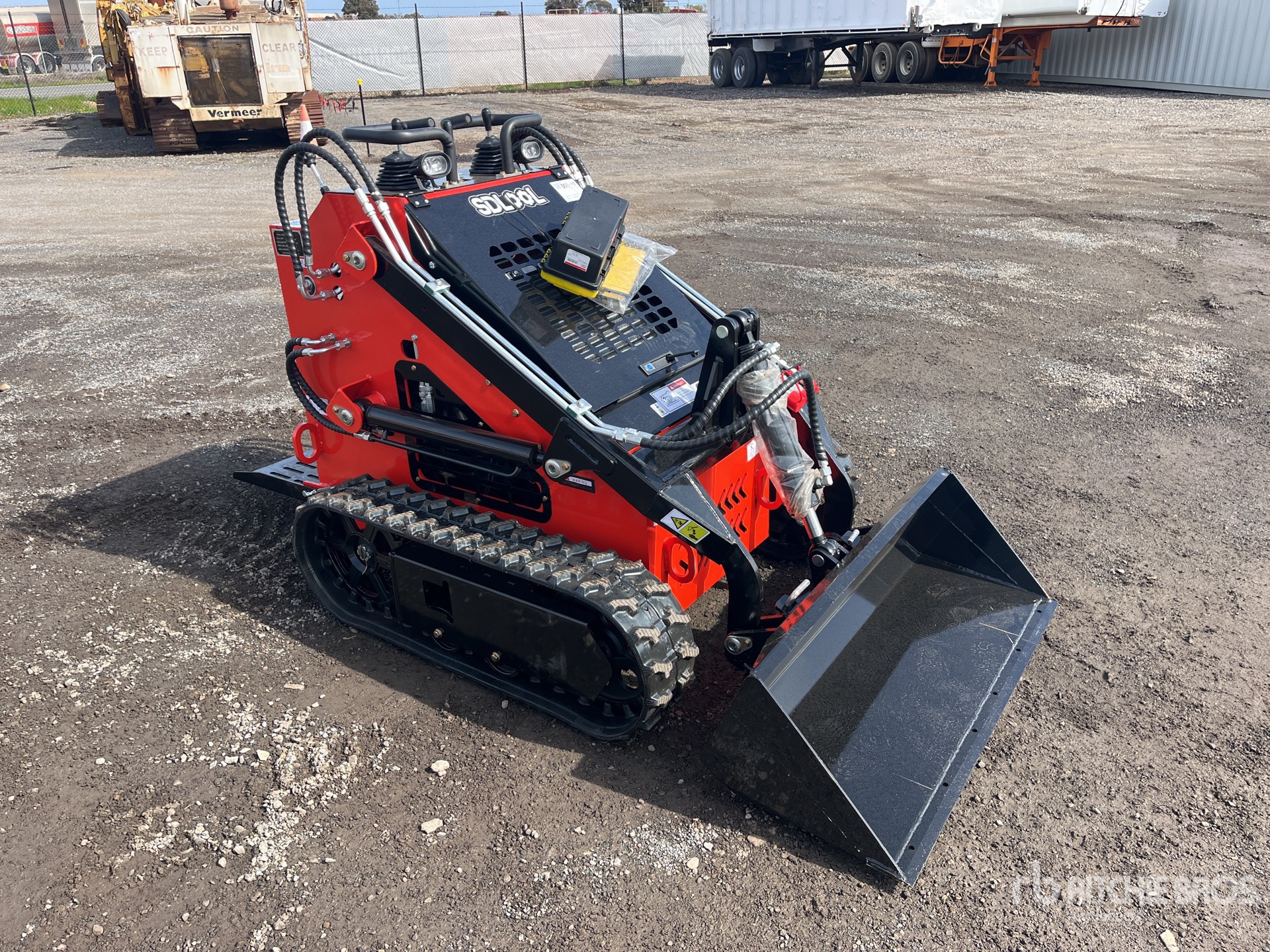 General Appearance with Picture, Right Front Corner