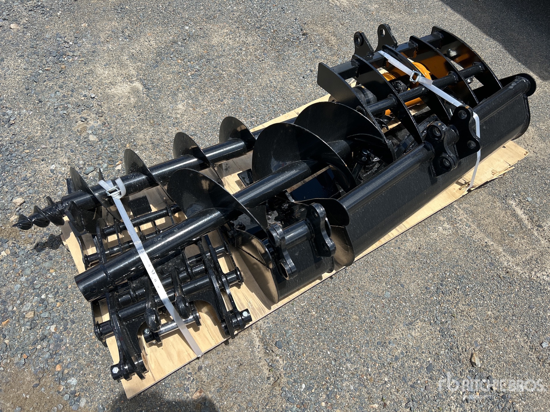 General Appearance with Foto, angolo posteriore sinistro